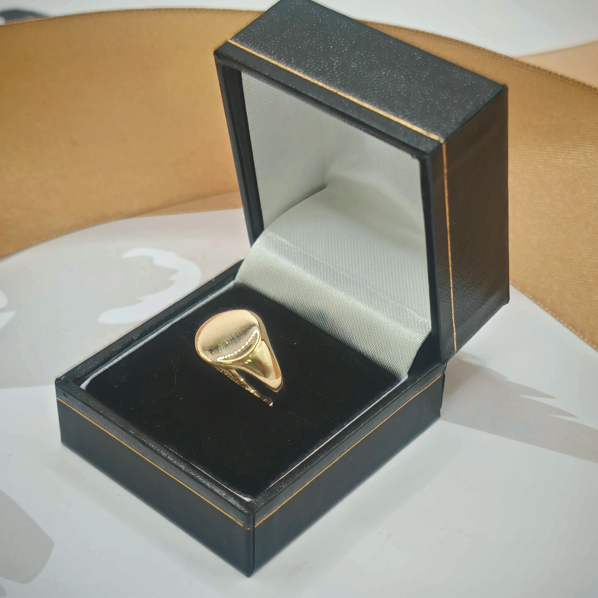 9ct Gold Yellow Signet Ring, photograph 3 of 8. SKU JB3618.