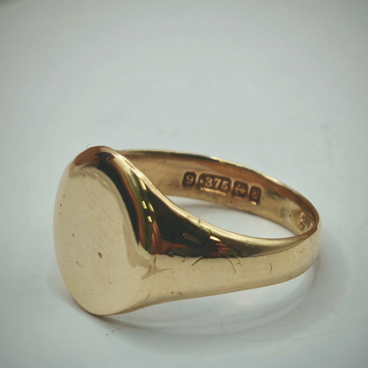 9ct Gold Yellow Signet Ring, photograph 4 of 8. SKU JB3618.