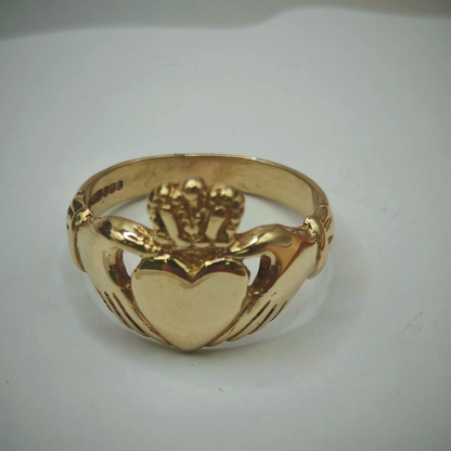 9ct Yellow Gold Claddagh Ring, photograph 5 of 9. SKU JB3620.