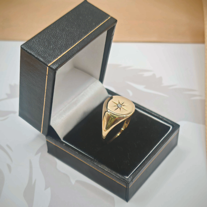 9ct Yellow Gold Diamond-Set Starburst Signet Ring – Size Z, photograph 2 of 8. SKU JB3624.
