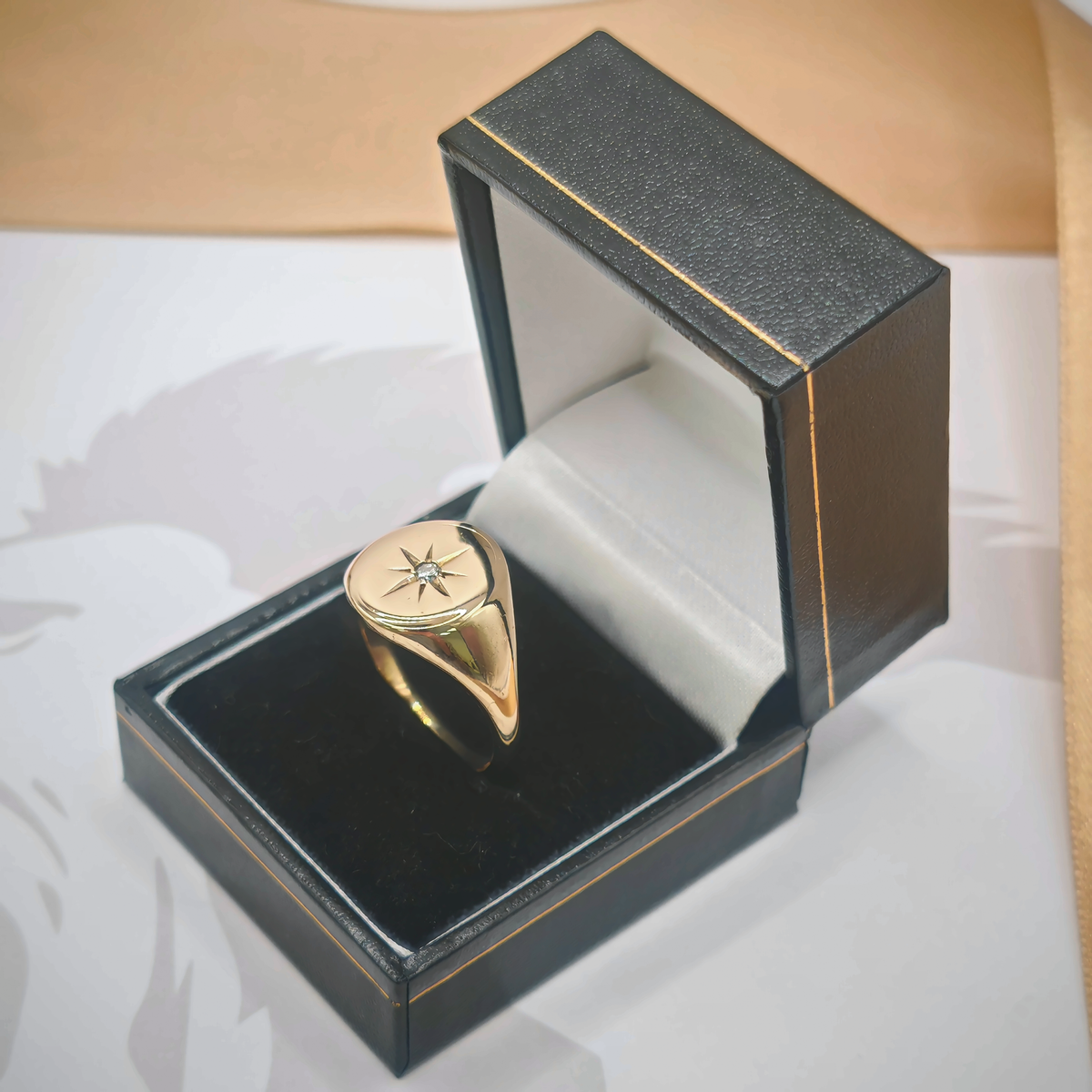 9ct Yellow Gold Diamond-Set Starburst Signet Ring – Size Z, photograph 3 of 8. SKU JB3624.