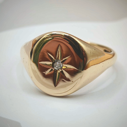 9ct Yellow Gold Diamond-Set Starburst Signet Ring – Size Z, photograph 4 of 8. SKU JB3624.