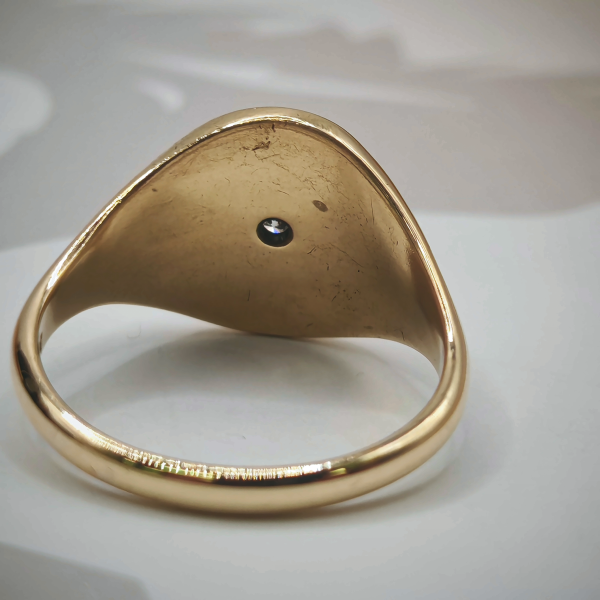 9ct Yellow Gold Diamond-Set Starburst Signet Ring – Size Z, photograph 6 of 8. SKU JB3624.