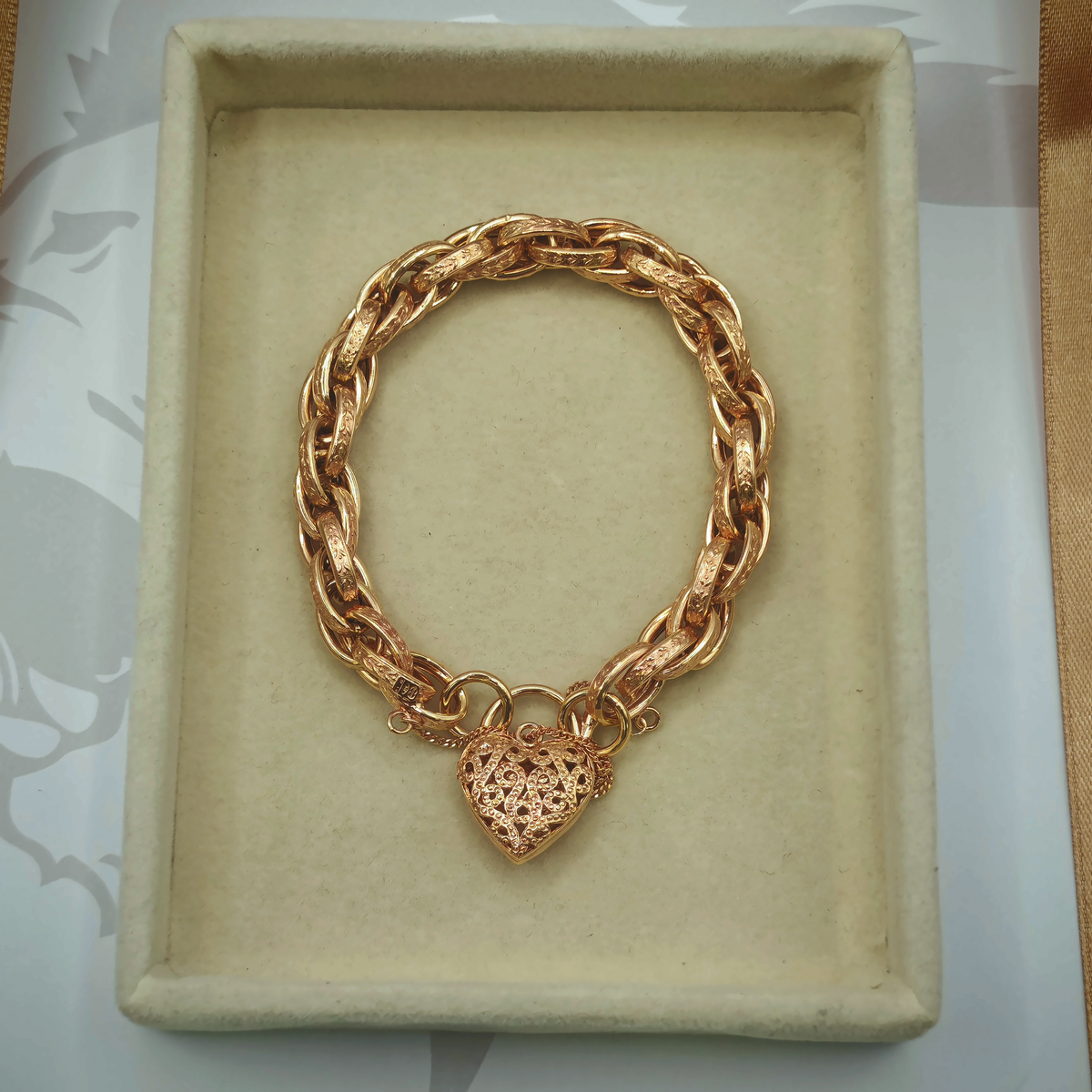 9ct Gold Fancy Link Bracelet with Heart Padlock Clasp – Fully Hallmarked, photograph 1 of 10. SKU JB3625.