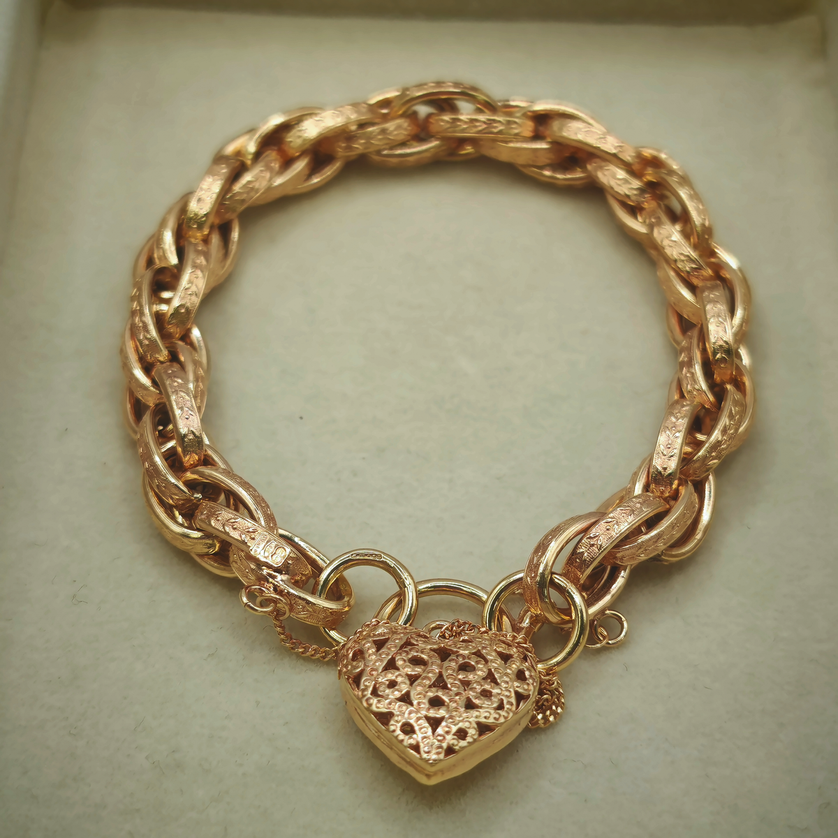 9ct Gold Fancy Link Bracelet with Heart Padlock Clasp – Fully Hallmarked, photograph 3 of 10. SKU JB3625.