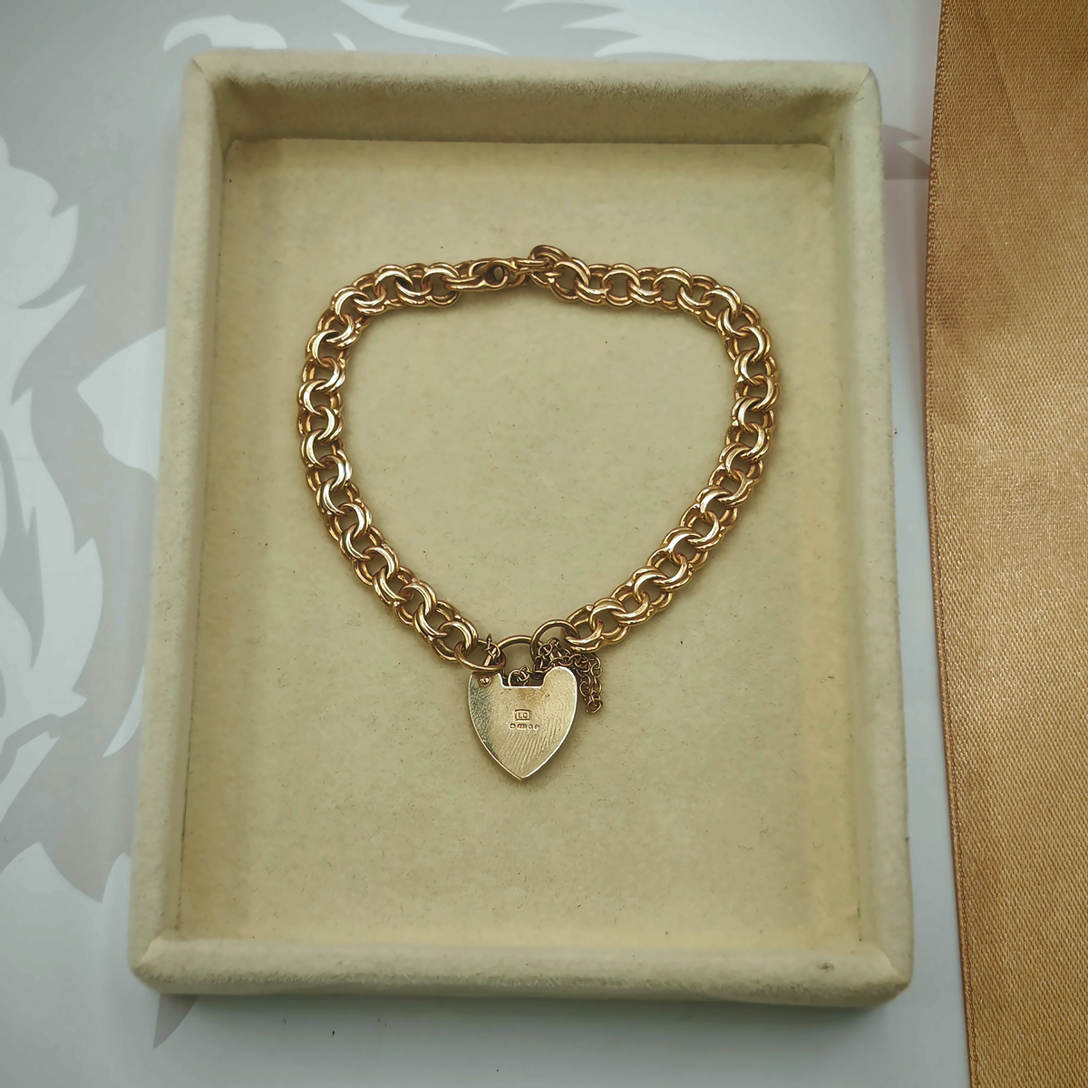 9ct Yellow Gold Double Belcher Bracelet with Heart Padlock, photograph 3 of 9. SKU JB3626.