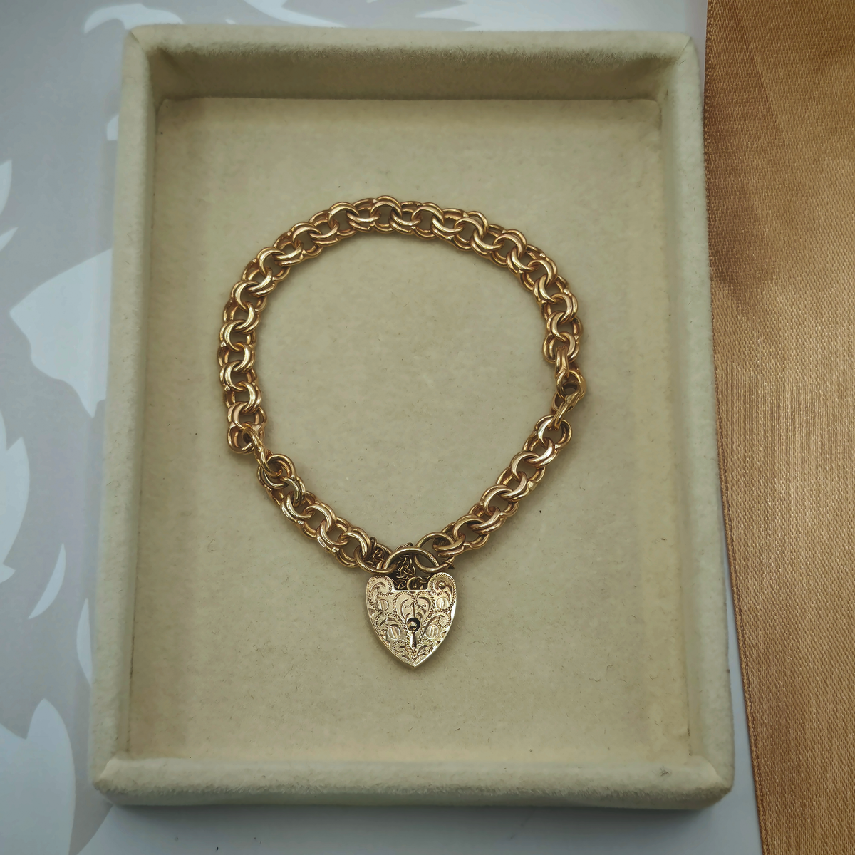 9ct Yellow Gold Double Belcher Bracelet with Heart Padlock, photograph 1 of 9. SKU JB3626.