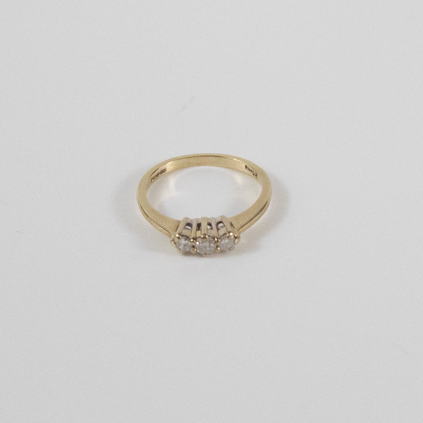 Second-Hand 9ct Gold Three-Stone Diamond Ring – 0.25ct