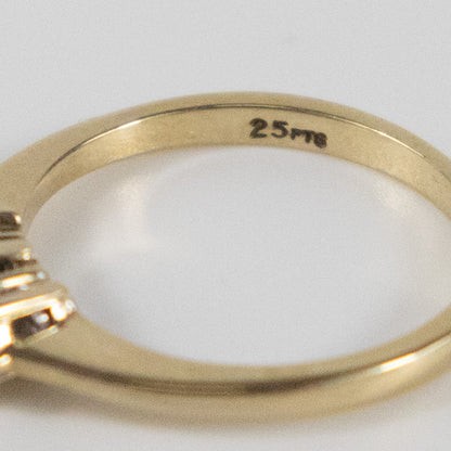 Second-Hand 9ct Gold Three-Stone Diamond Ring – 0.25ct