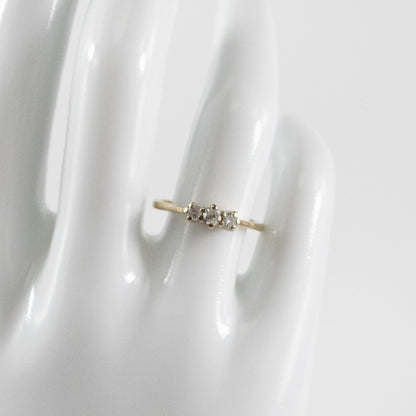 Second-Hand 9ct Gold Three-Stone Diamond Ring – 0.25ct
