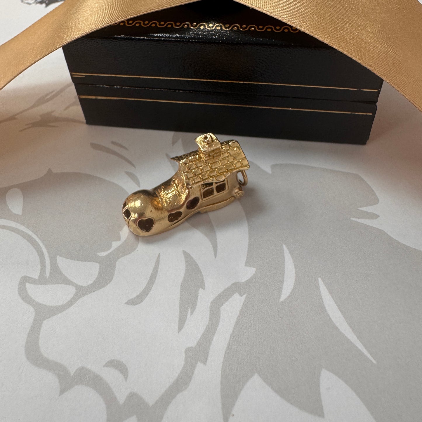 9ct Gold Opening Shoe House Charm with Dancers Inside