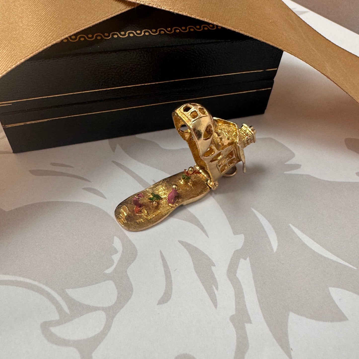 9ct Gold Opening Shoe House Charm with Dancers Inside