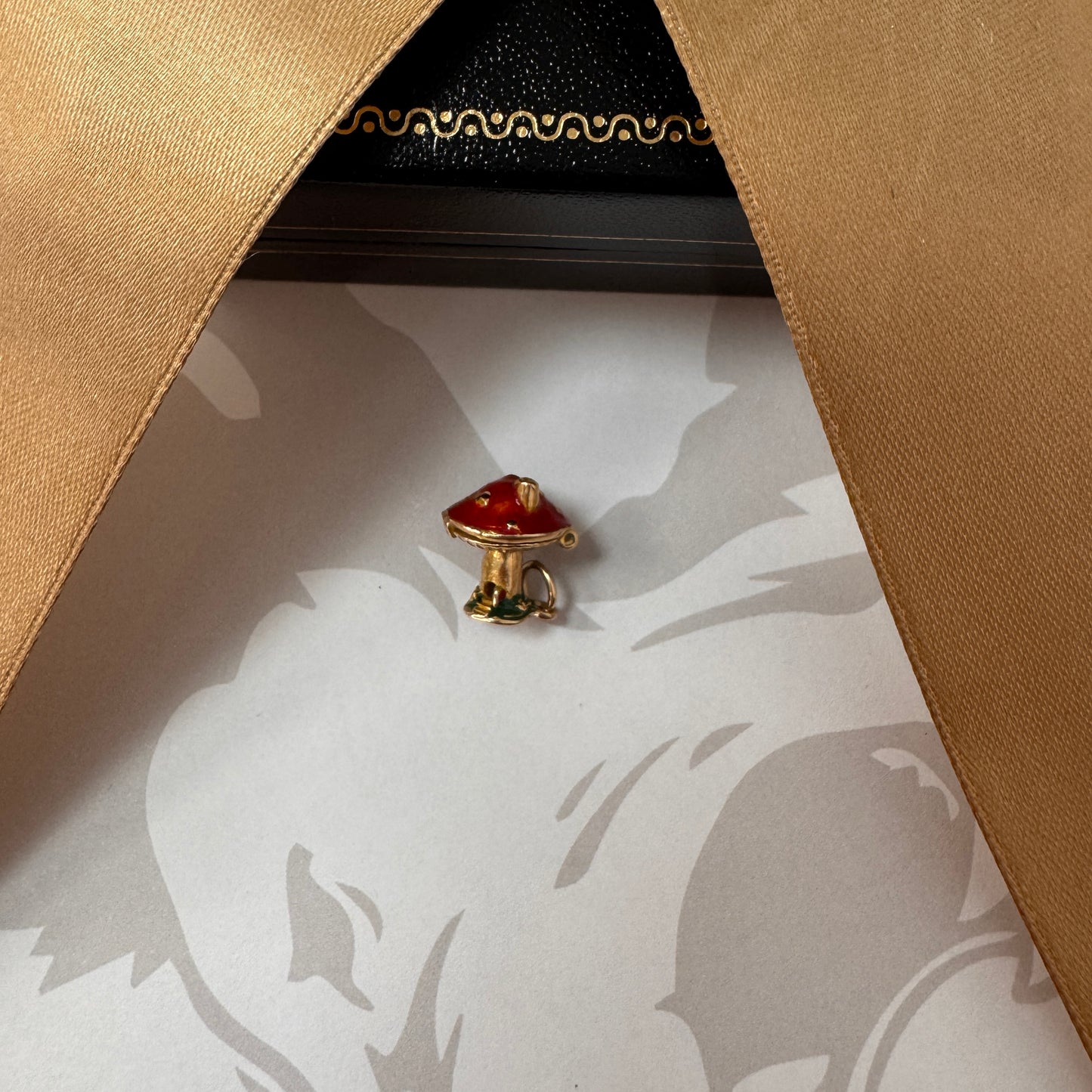 9ct Gold Opening Mushroom House Charm with DJ Inside