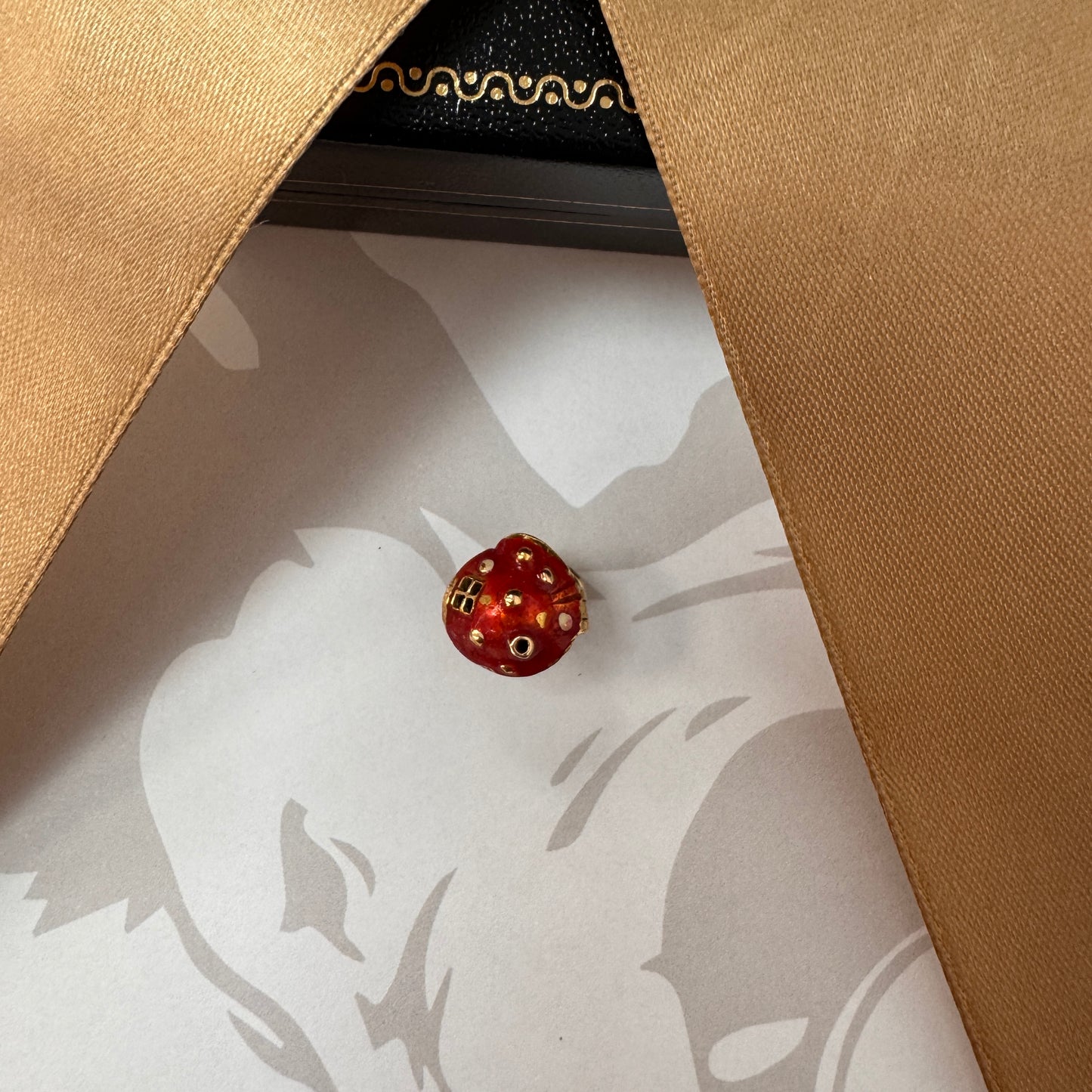 9ct Gold Opening Mushroom House Charm with DJ Inside