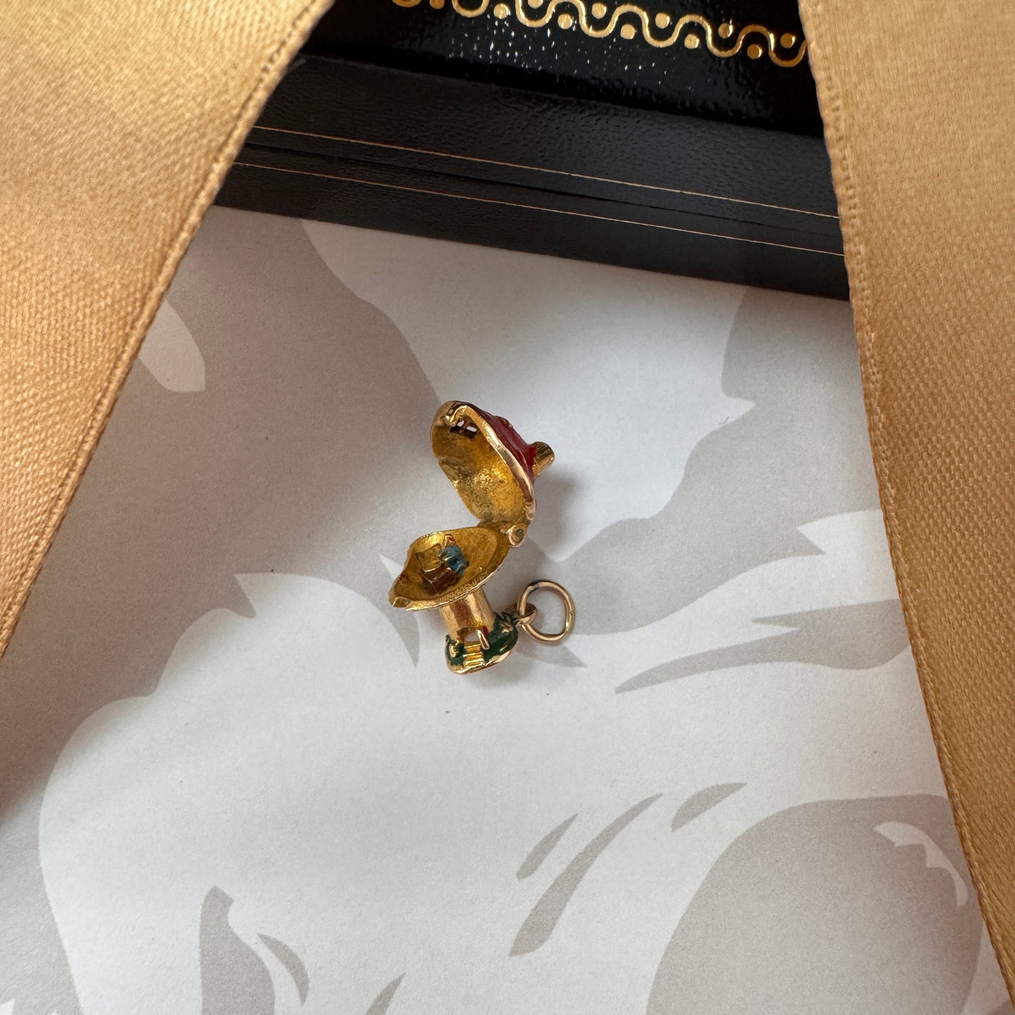 9ct Gold Opening Mushroom House Charm with DJ Inside
