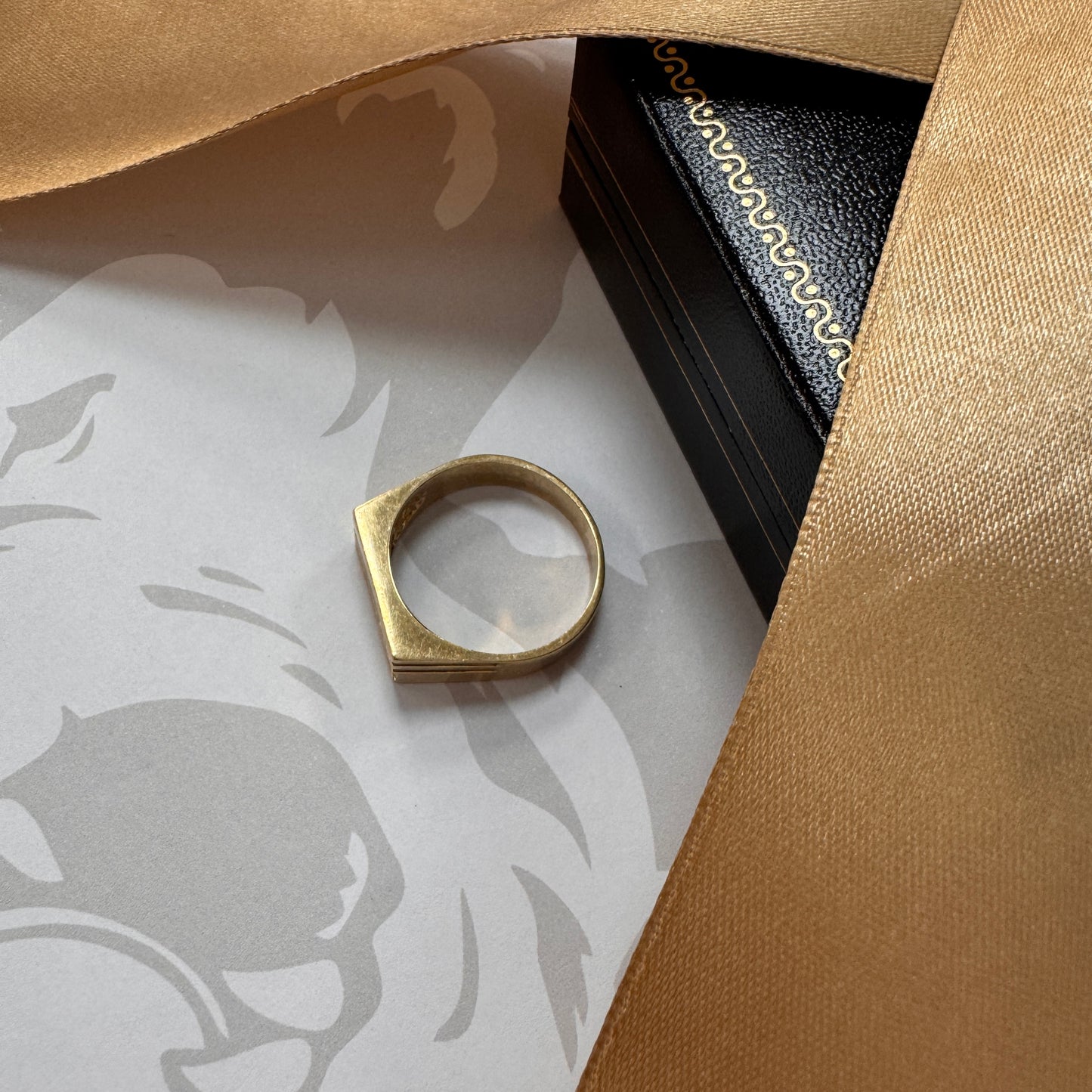 9ct Gold Gents Textured Ring Vintage Signet Style