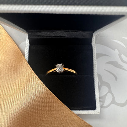 18ct Gold Emerald Shaped Diamond Engagement Ring 0.25ct