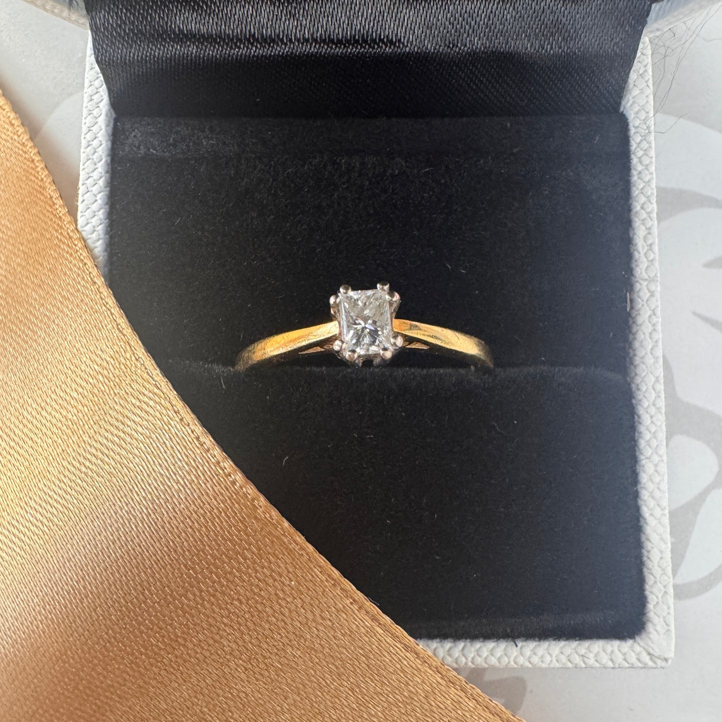 18ct Gold Emerald Shaped Diamond Engagement Ring 0.25ct