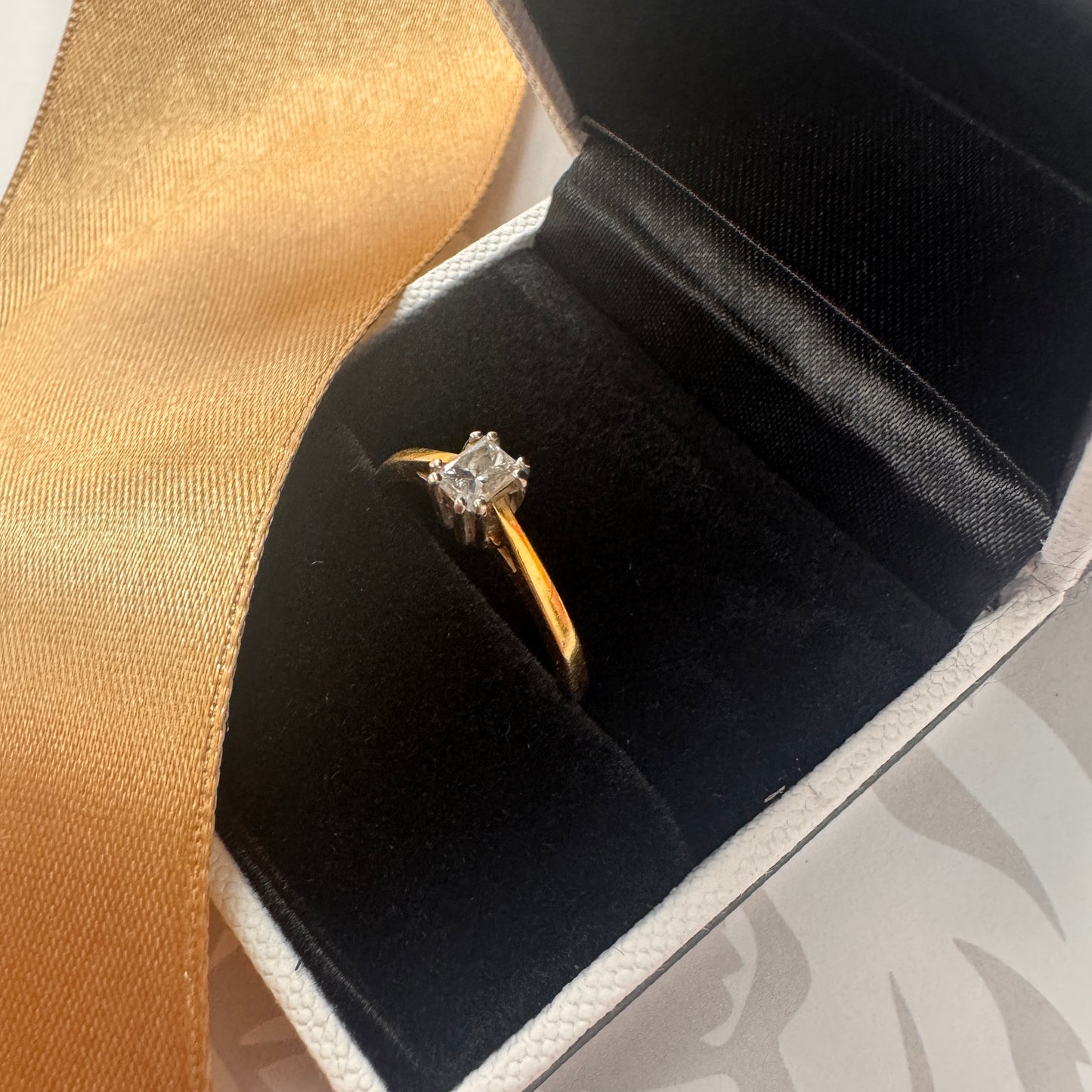 18ct Gold Emerald Shaped Diamond Engagement Ring 0.25ct