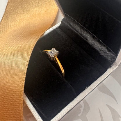 18ct Gold Emerald Shaped Diamond Engagement Ring 0.25ct