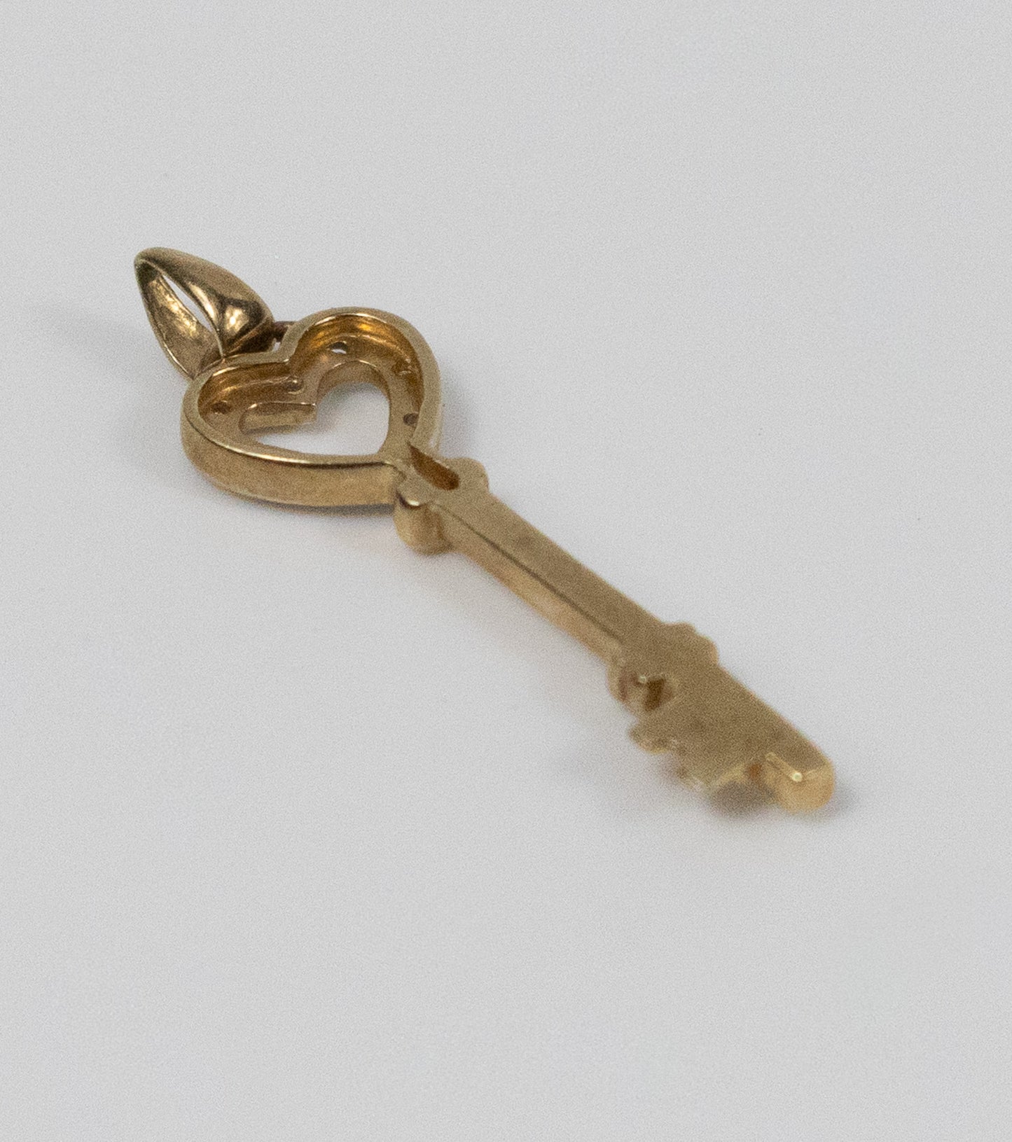 Second-Hand 9ct Gold Heart Key Pendant with Diamond-Cut Detail