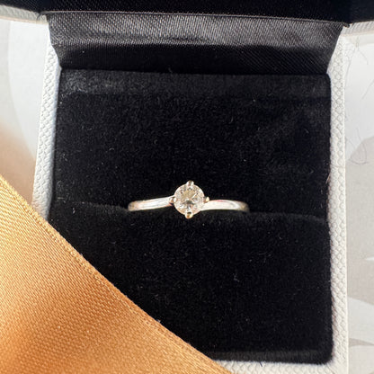 18ct White Gold Diamond Engagement Ring