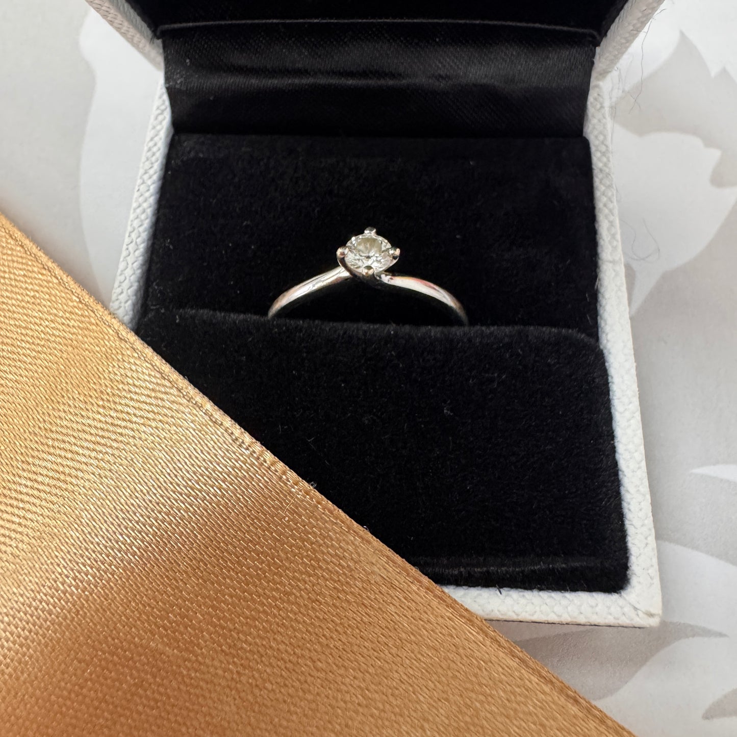 18ct White Gold Diamond Engagement Ring