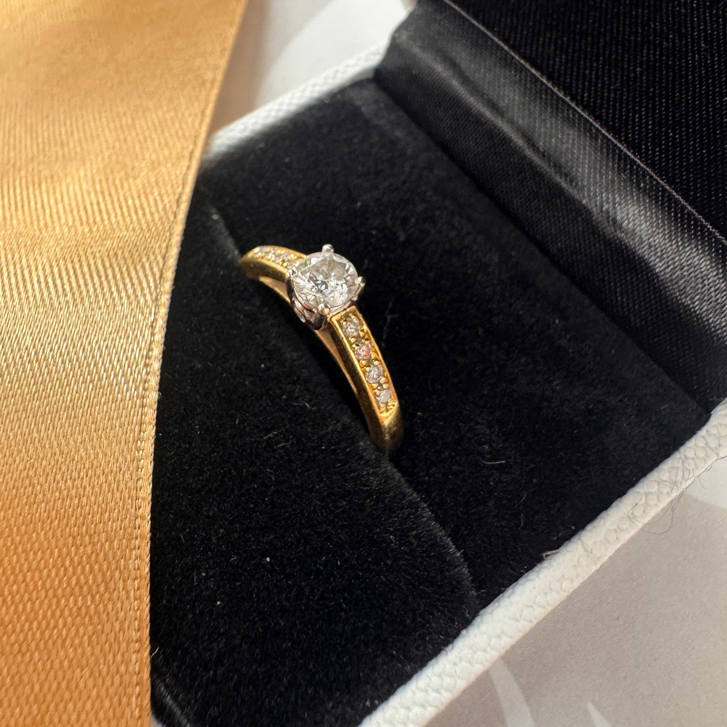 18ct Gold Diamond Engagement Ring With Grain Set Shoulders