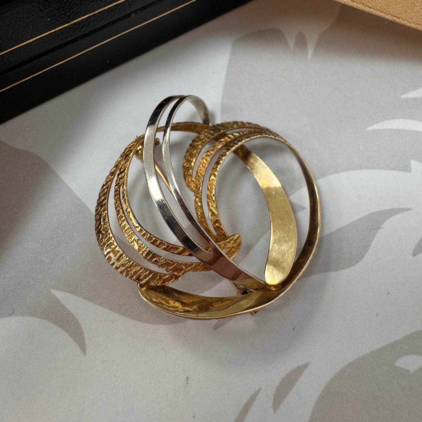 9ct Two Tone Gold Abstract Ribbon Brooch