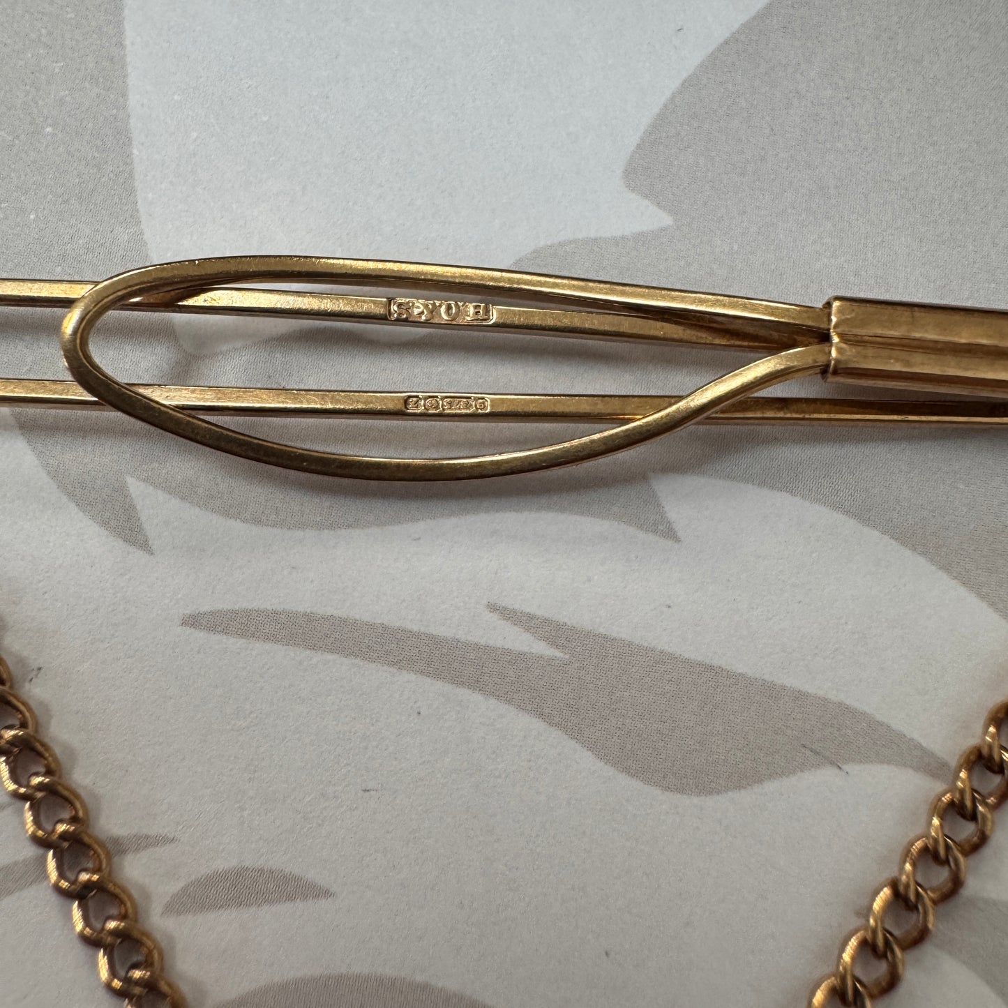 9ct Gold Tie Bar with Decorative Chain