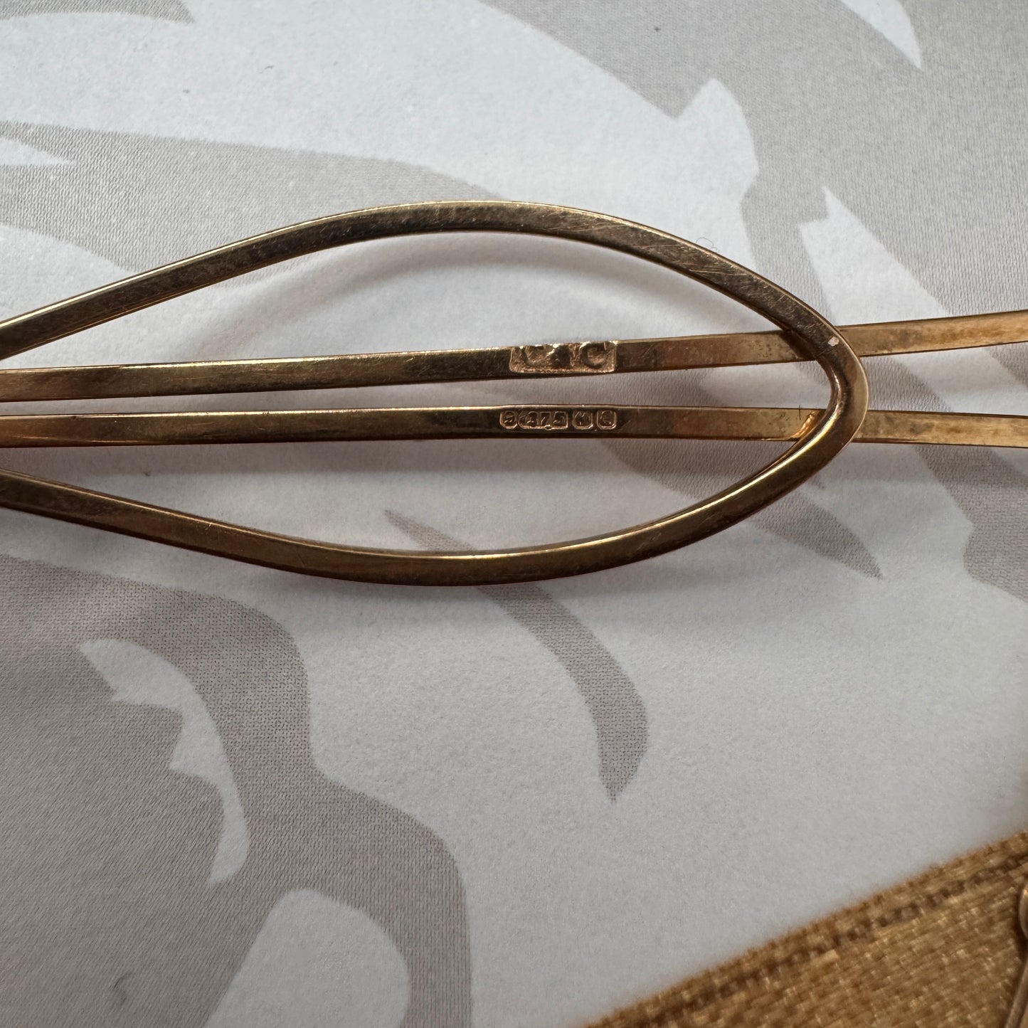 9ct Gold Tie Bar with Chain Detail
