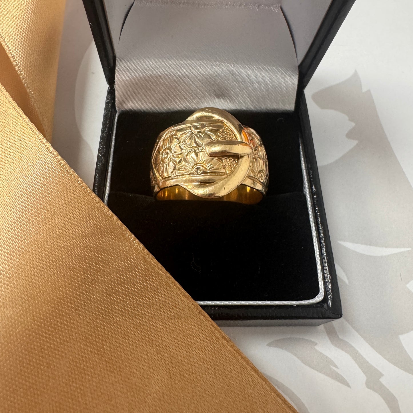 9ct Gold Vintage Buckle Ring