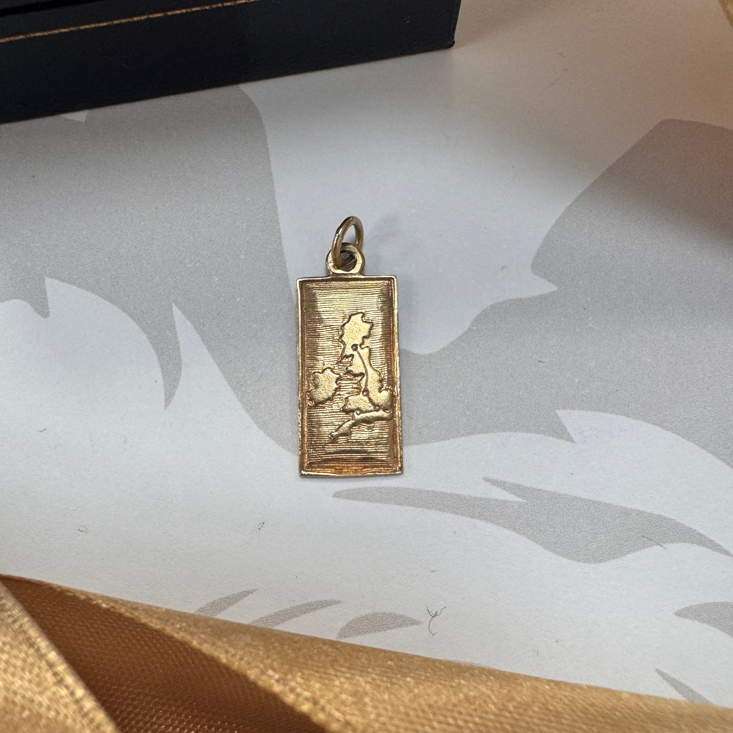 9ct Gold Vintage London Postcard Charm