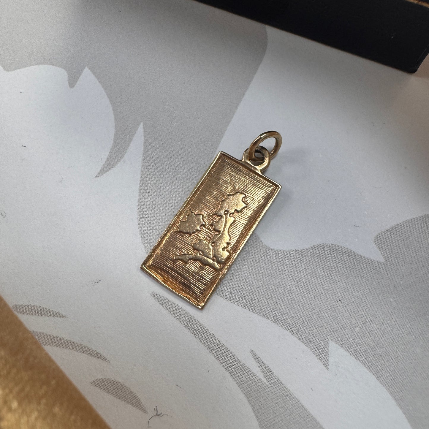9ct Gold Vintage London Postcard Charm