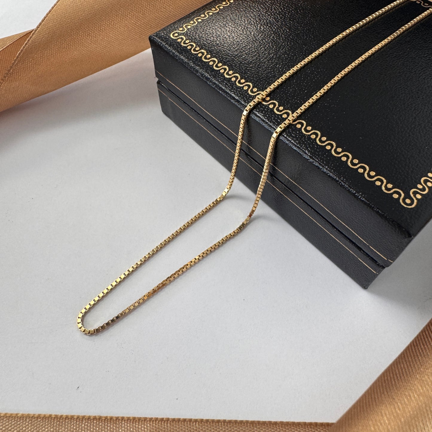 18ct Gold Box Chain Necklace 17 Inch