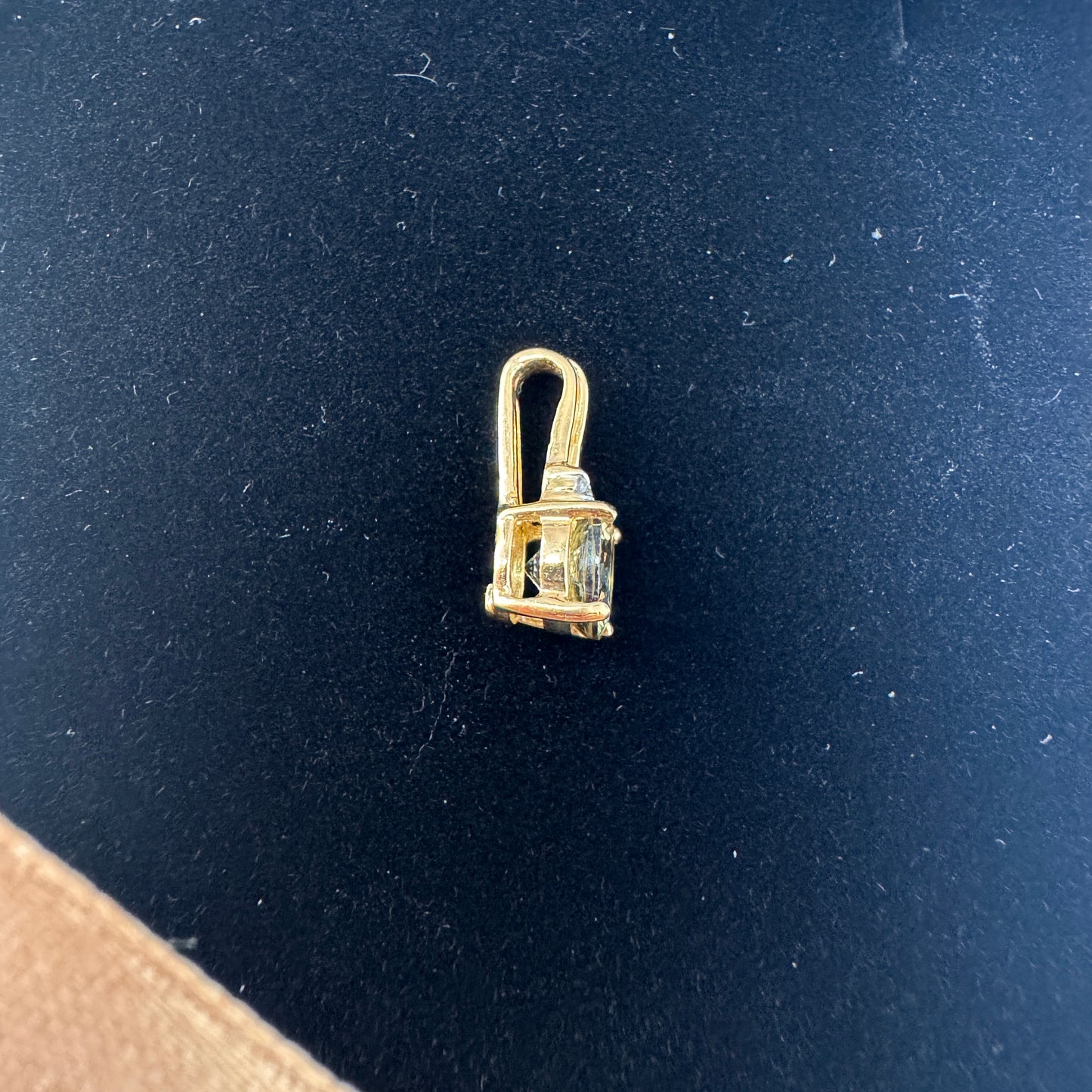 18ct Gold Peridot & Diamond Pendant