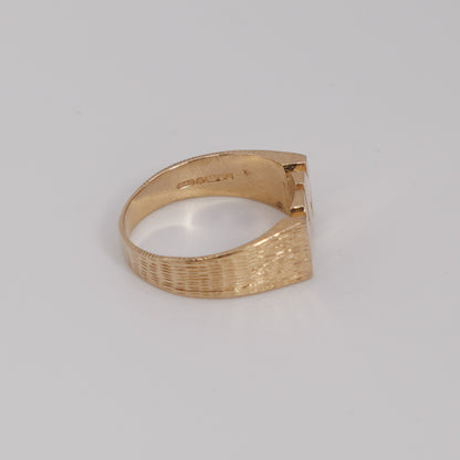 Second-Hand 9ct Yellow Gold “MUM” Ring – Textured Band