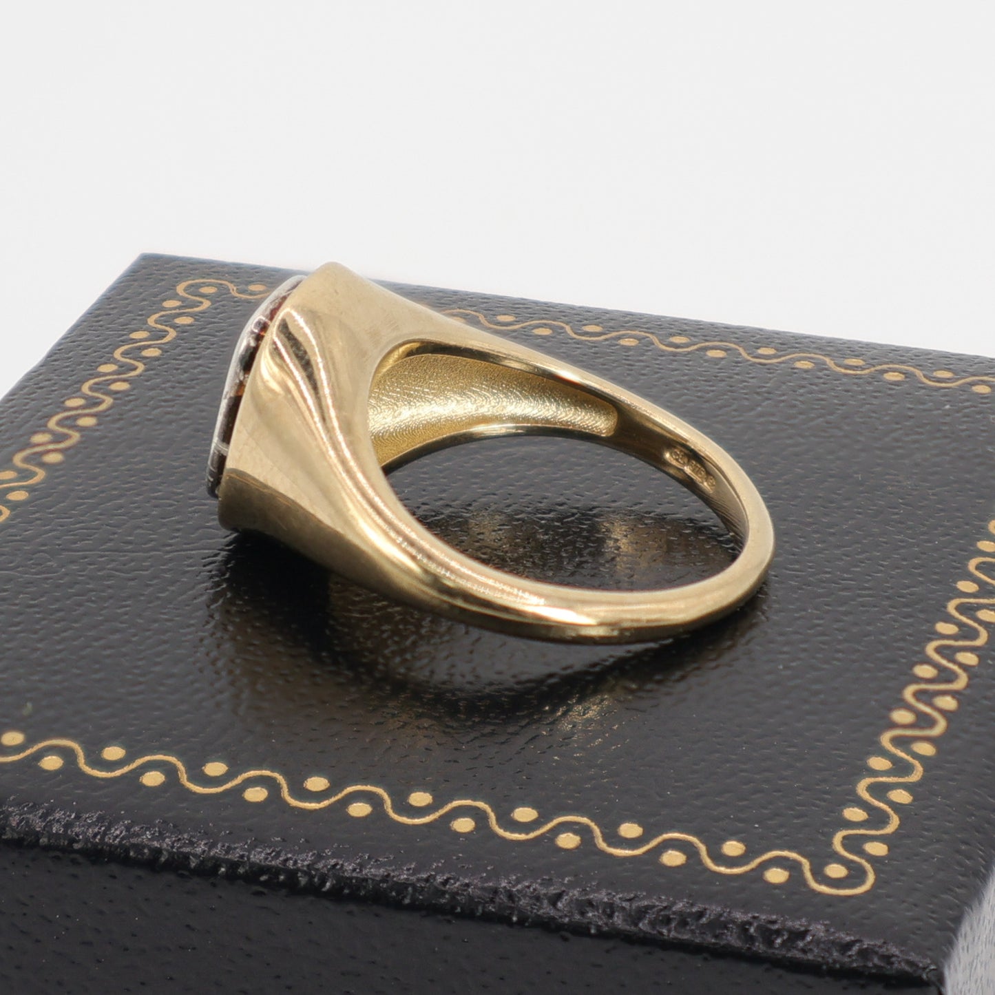 Second-Hand 9ct Gold Rectangular Stone Signet Ring