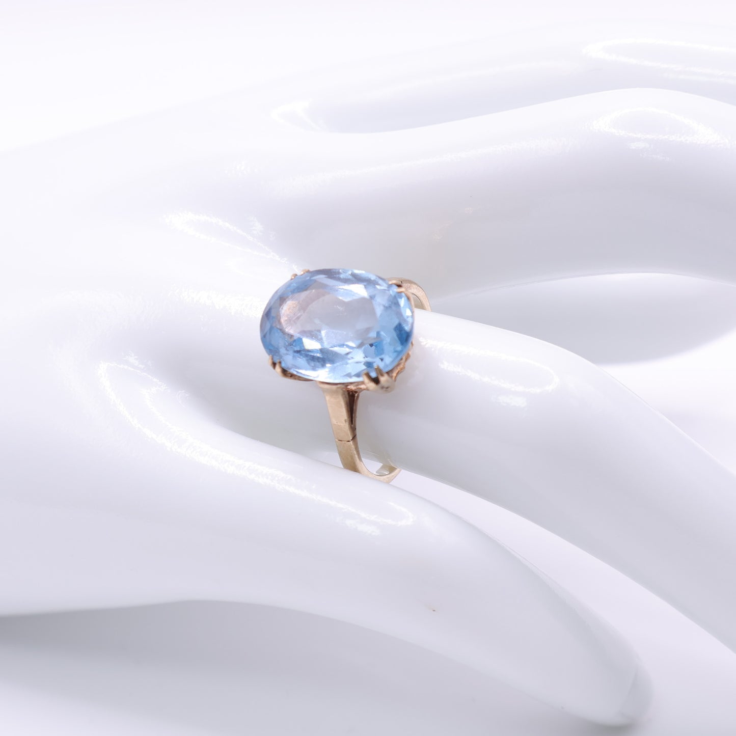 Second-Hand 9ct Yellow Gold Blue Topaz Oval Ring