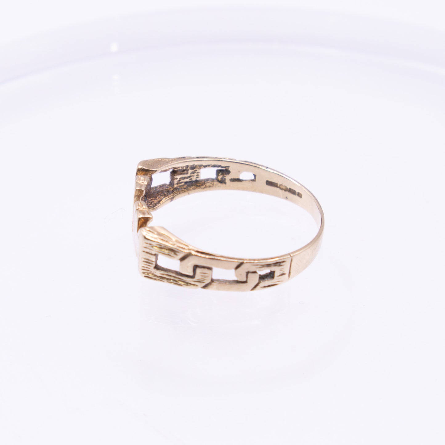 Second-Hand 9ct Gold MUM Ring with Curb Link Shoulders