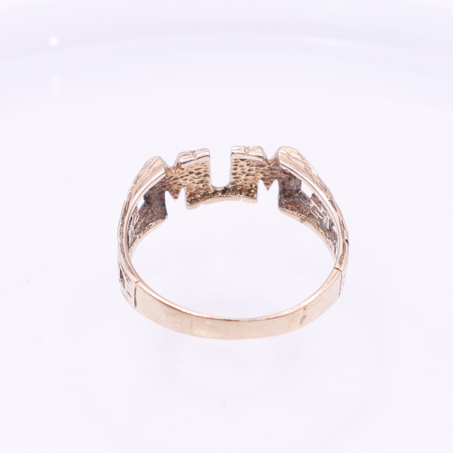 Second-Hand 9ct Gold MUM Ring with Curb Link Shoulders