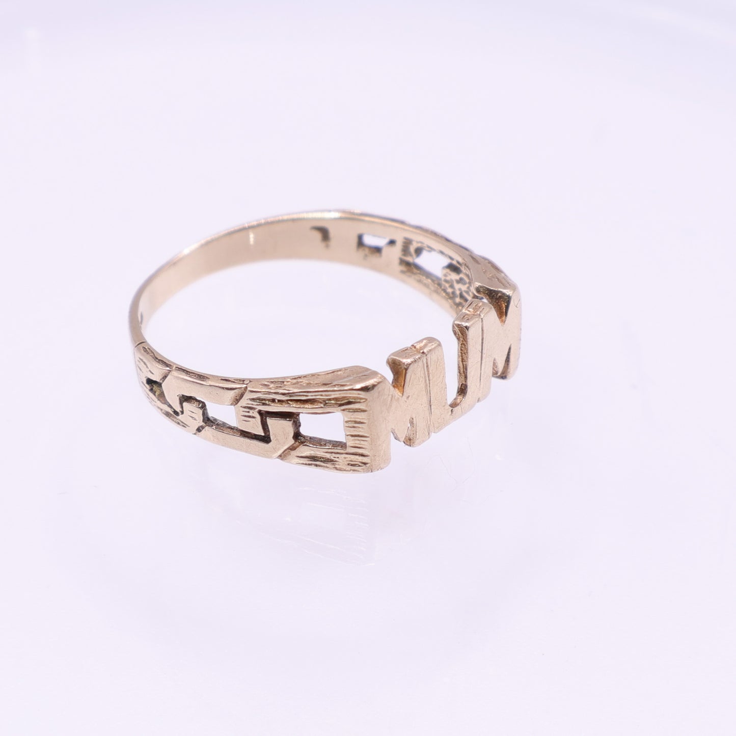 Second-Hand 9ct Gold MUM Ring with Curb Link Shoulders