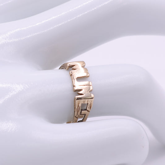Second-Hand 9ct Gold MUM Ring with Curb Link Shoulders