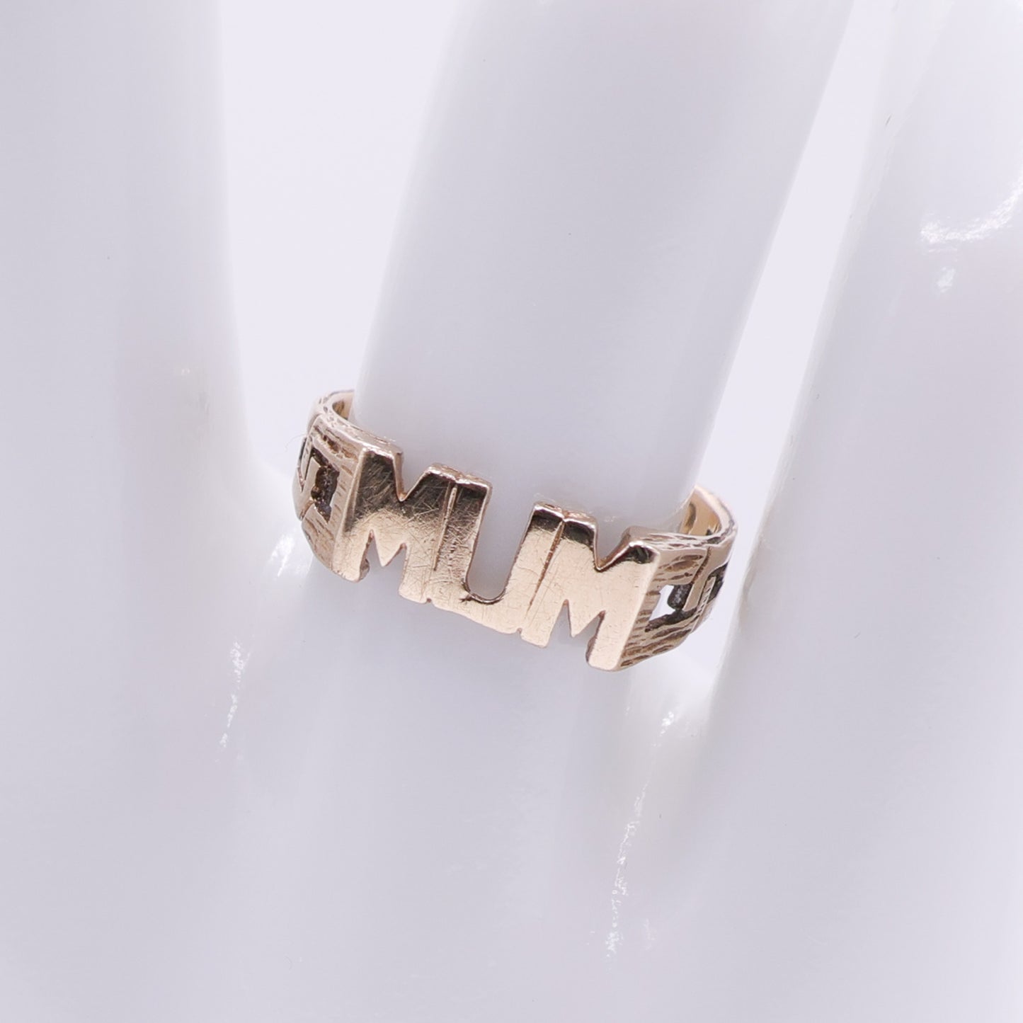 Second-Hand 9ct Gold MUM Ring with Curb Link Shoulders