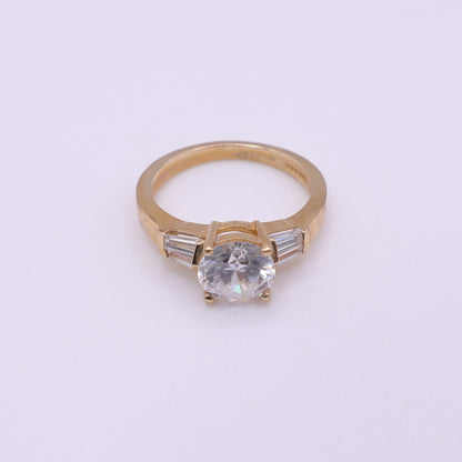 Second-Hand 14ct Yellow Gold CZ Ring with Tapered Shoulders