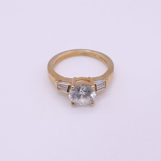 Second-Hand 14ct Yellow Gold CZ Ring with Tapered Shoulders