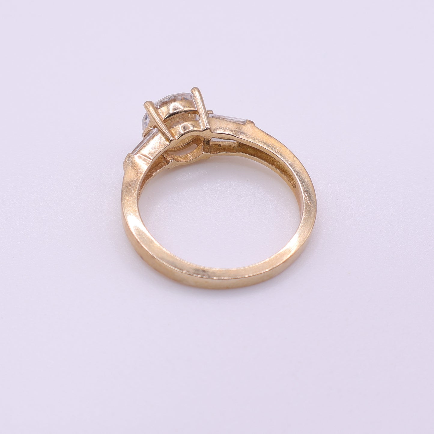 Second-Hand 14ct Yellow Gold CZ Ring with Tapered Shoulders