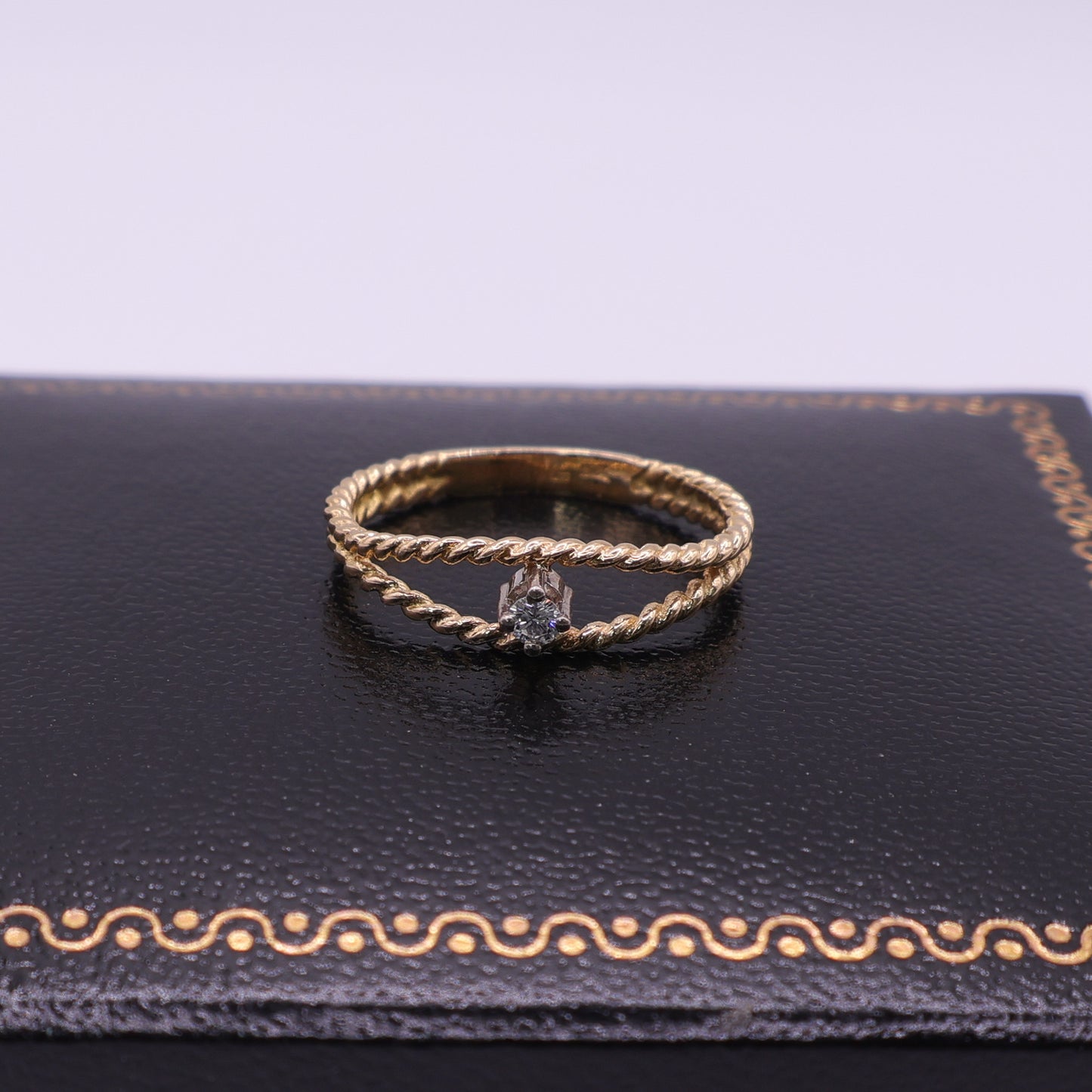 Second Hand 18ct Yellow Gold Twisted Band Diamond Ring