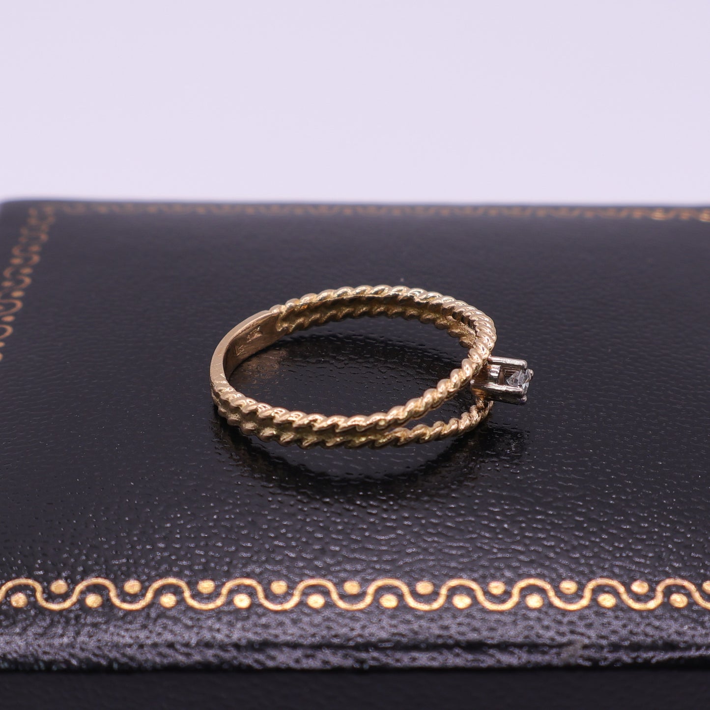 Second Hand 18ct Yellow Gold Twisted Band Diamond Ring