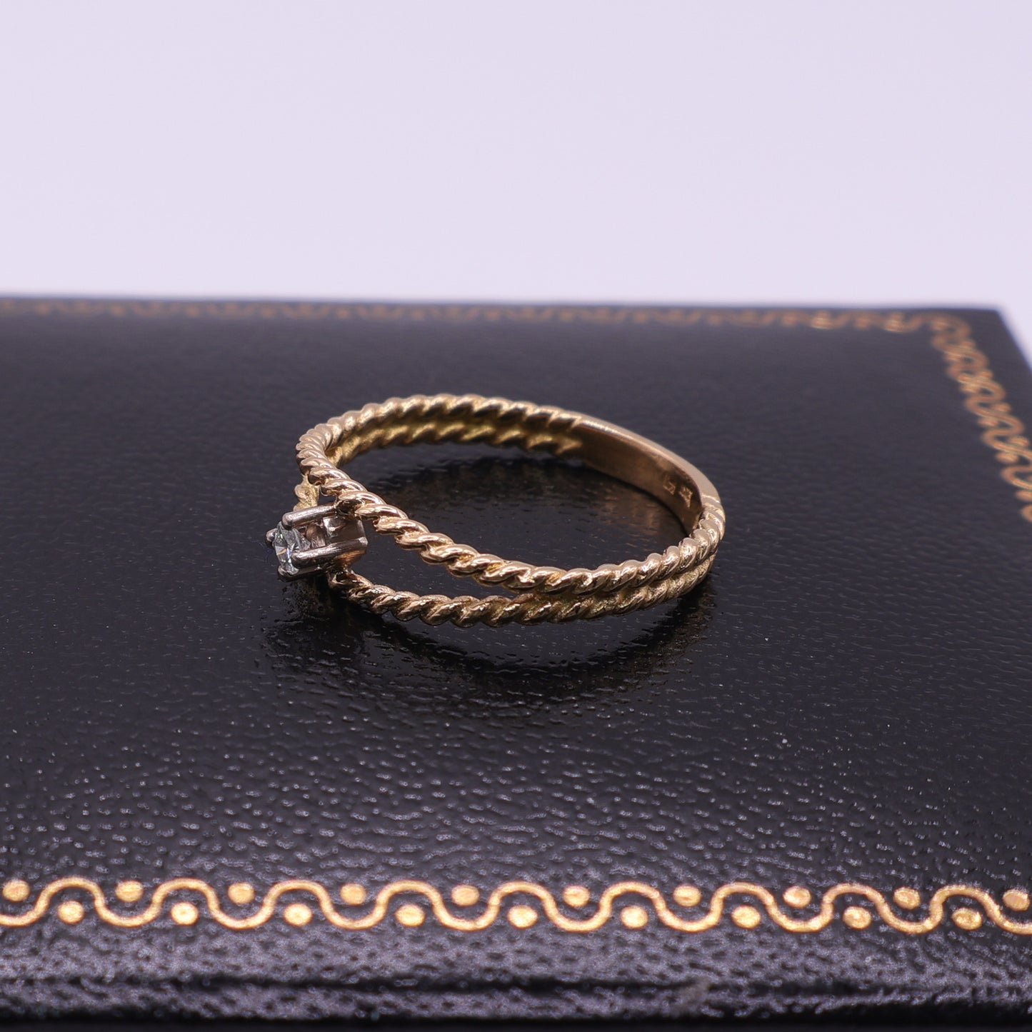 Second Hand 18ct Yellow Gold Twisted Band Diamond Ring